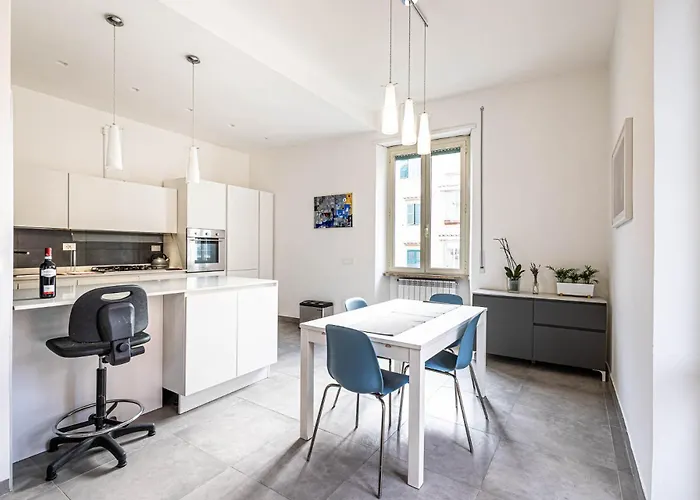Large And Bright, A Stone's Throw From Trastevere
