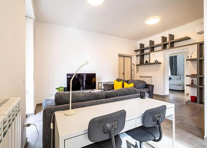 דירה Large And Bright, A Stone's Throw From Trastevere *