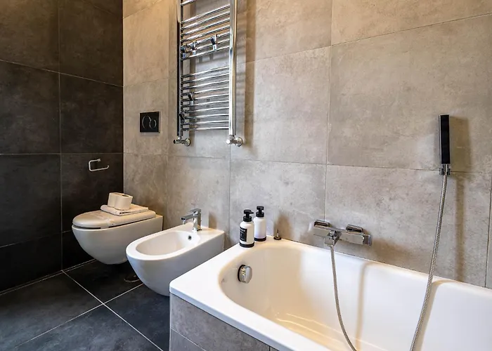 Large And Bright, A Stone's Throw From Trastevere Apartment