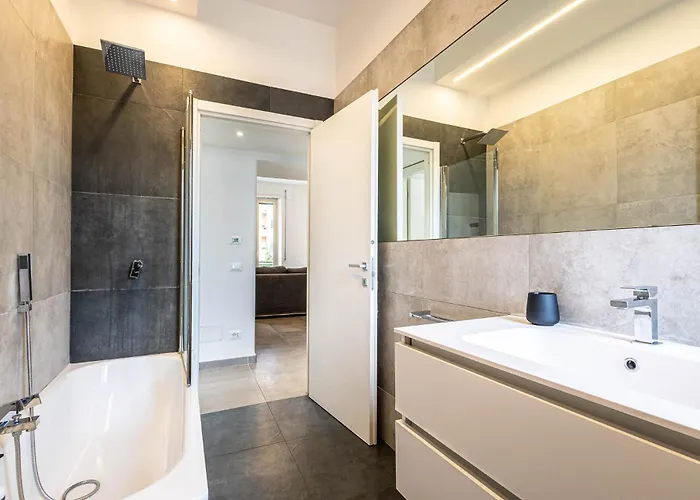 Large And Bright, A Stone's Throw From Trastevere Apartment *