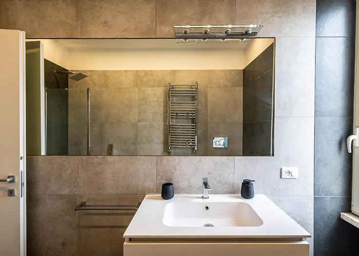 Large And Bright, A Stone's Throw From Trastevere * Rom