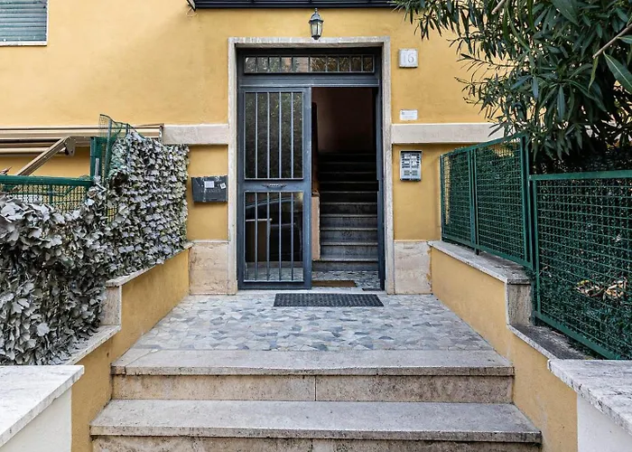 Large And Bright, A Stone's Throw From Trastevere Apartment *